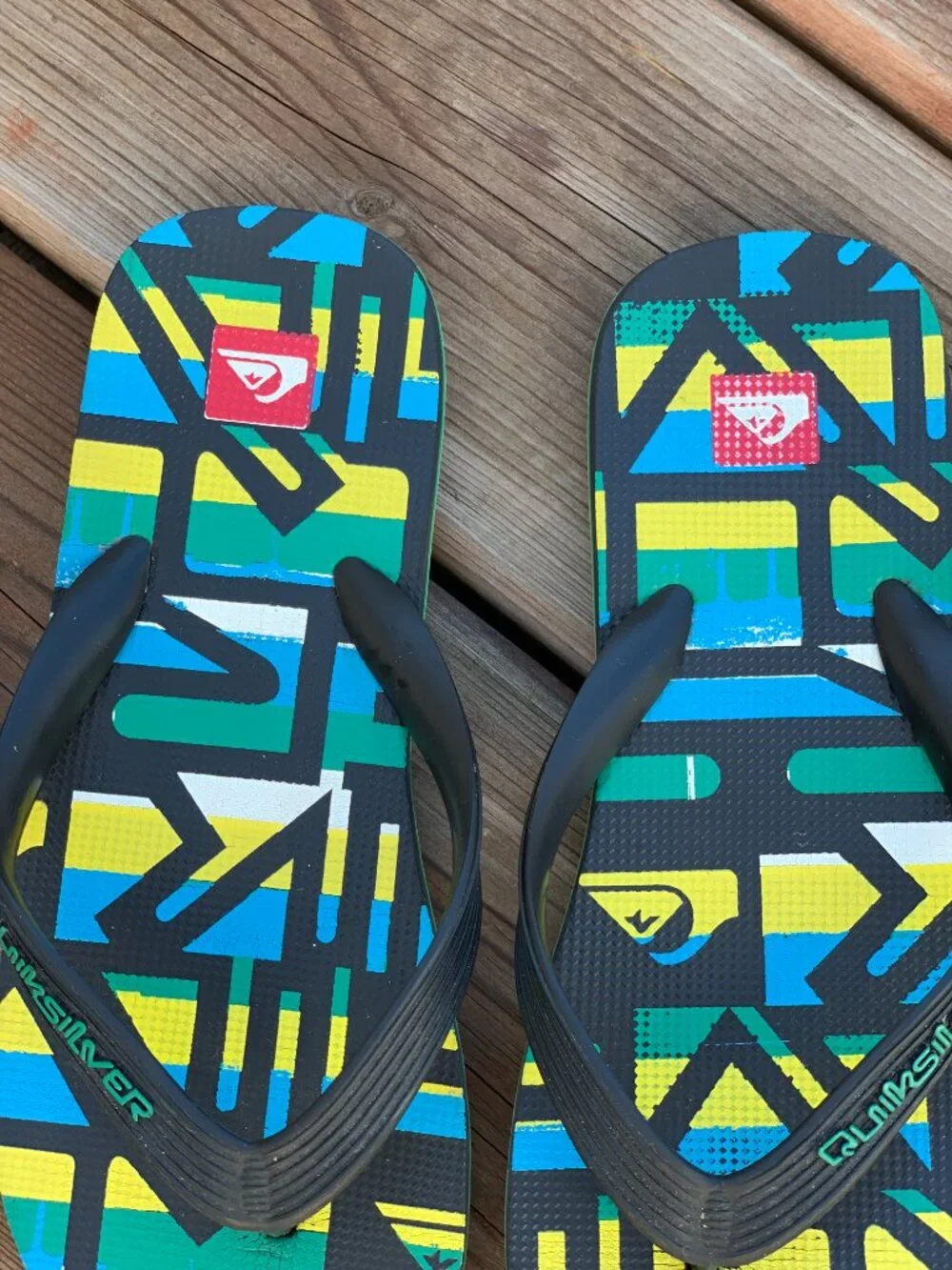 Quiksilver Flip Flops Sandals Mens 7 Black Blue Yellow Geometric Print Beach 90s